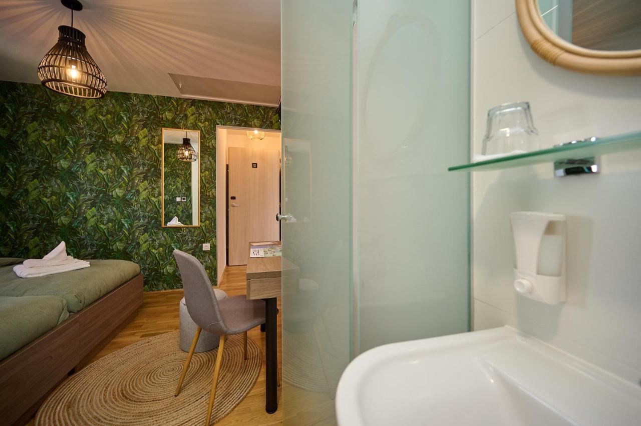 Rooms Сомбатгей Екстер'єр фото